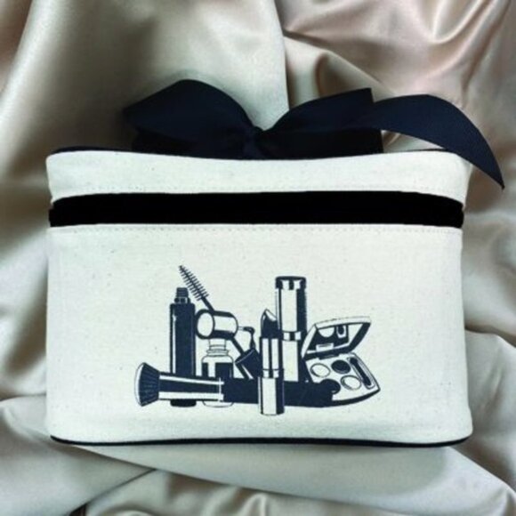 Hallmart Collectibles Canvas Cosmetic Bag - Picture 1 of 6